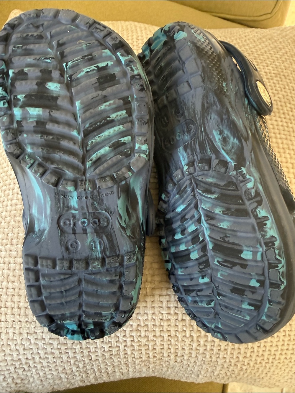 Crocs blue camo size 11 kids in EUC unisex - Picture 3 of 6